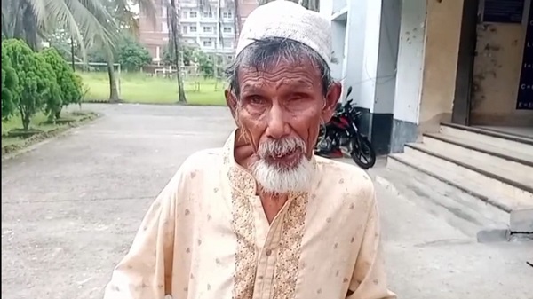 সন্তানের অবহেলায় ৯৭ বছরের বৃদ্ধের মানবেতর জীবন, ভিক্ষা করে চলছে দিন