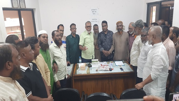 সাতক্ষীরায় বাস মালিক-শ্রমিক ঐক্য পরিষদের জরুরি সভা অনুষ্ঠিত