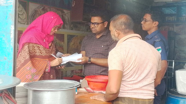 পাটকেলঘাটা বাজারে ভ্রাম্যমাণ অভিযানে তিন হোটেলকে জরিমানা