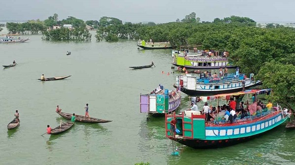 পর্যটকবাহী হাউসবোট চলাচলে সতর্কতা জারি
