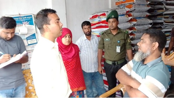 আদমদীঘিতে লাইসেন্সবিহীন মৎস্য খাদ্য ব্যবসা, তিন প্রতিষ্ঠানকে জরিমানা