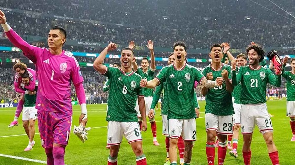 ইকুয়েডরকে হারিয়ে শেষ ষোলোয় মেক্সিকো