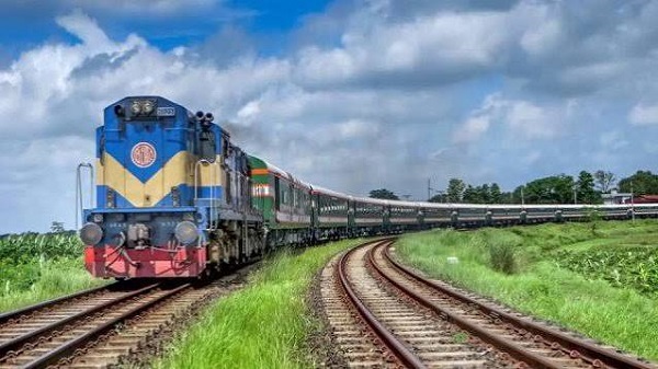 কুষ্টিয়ায় ট্রেনে ওঠা নিয়ে সংঘর্ষ, ছুরিকাঘাতে আ’হ’ত ২