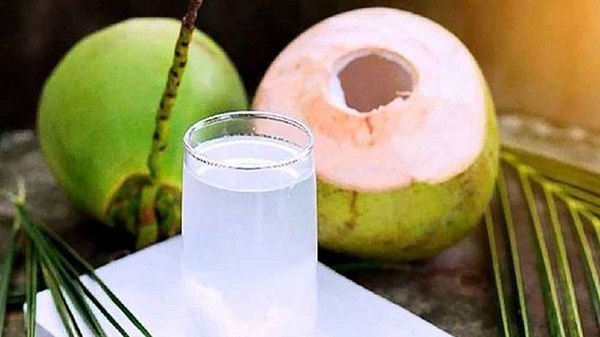 গরমে স্বস্তি দেয় ডাবের পানি